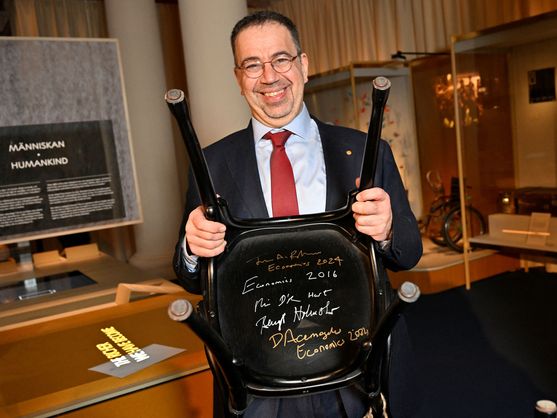 HdezEsteban's tweet image. Los progresistas están rearmándose ideológicamente: hay una parte de la población a la que no llegan lo suficiente y la necesitan. Las clases con menos recursos y las medias bajas están girando hacia la derecha.  

Un informe del sector moderado del partido demócrata afirma que…