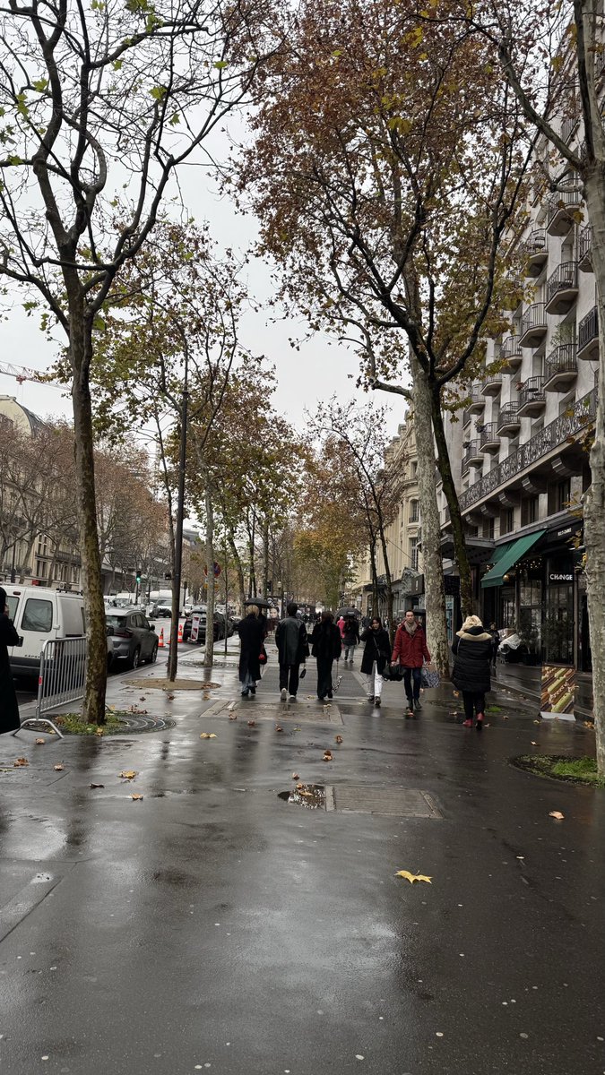 AMSulaim's tweet photo. Bonjour Paris 🩵 https://t.co/iR1q3guiVU