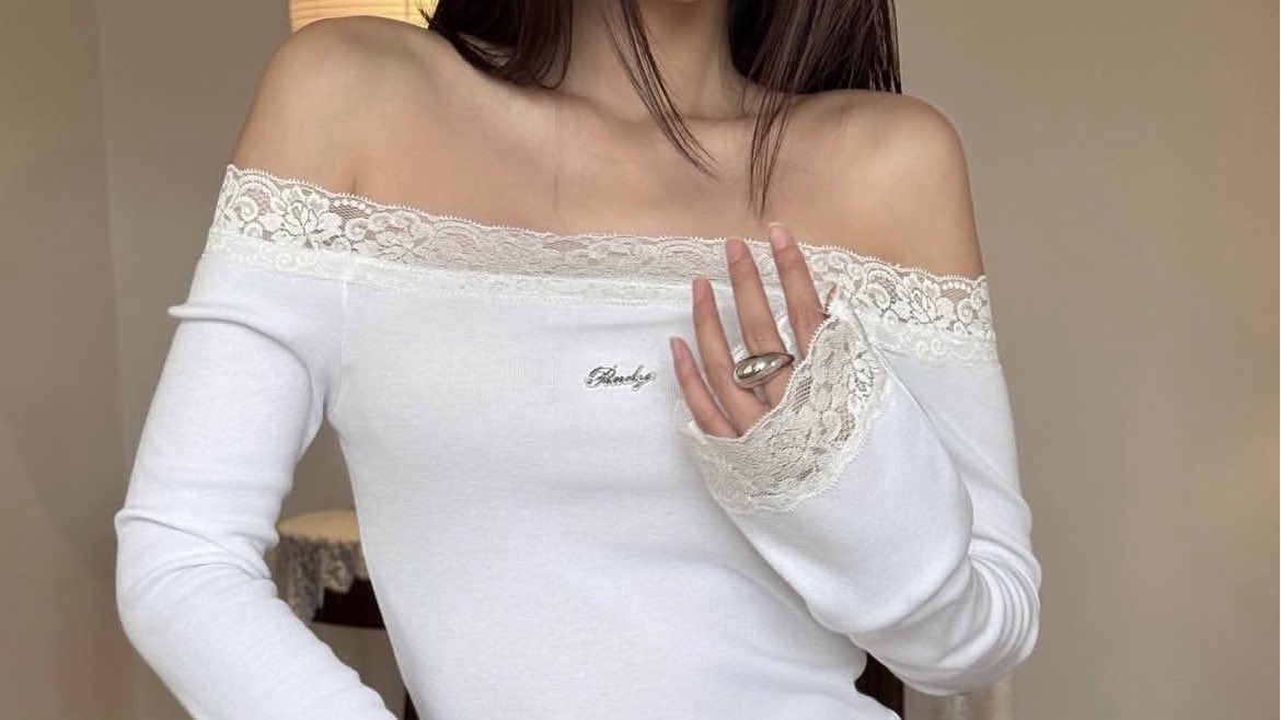 sonhosaurus's tweet image. คอลใหม่ของ rudyy น่ารักอีกแล้ววว💌 เป็นปาดไหล่ ดีเทลลายลูกไม้ ดีไซน์สวยมากอ่ะ ทำถึงทุกคอล มีความเซกซี่นิดๆด้วยย🎀🐈🌟