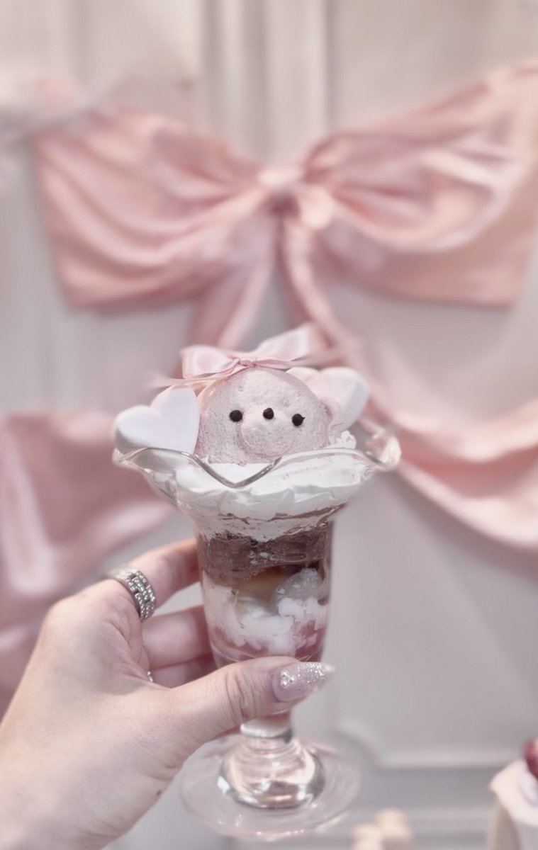 _GingerGarden_'s tweet photo. 🎀🤍🧸🎀🤍🧸🎀🤍🧸🎀🤍🧸🎀

　　＼🎀ついに予約開始🎀／

　　　　　　1/5〜3/5
🎀バレンタインピンクシャンデリア🎀

苺のショートケーキやテディベアが乗っ��ナポレオンパイパフェなど🤍🧸🎂

初のぬいぐるみ付きプランも登場🎀

🎀🤍🧸🎀🤍🧸🎀🤍🧸🎀🤍🧸🎀

予約🎀https://t.co/31rnkGvFdz https://t.co/aaEIlXcAxw
