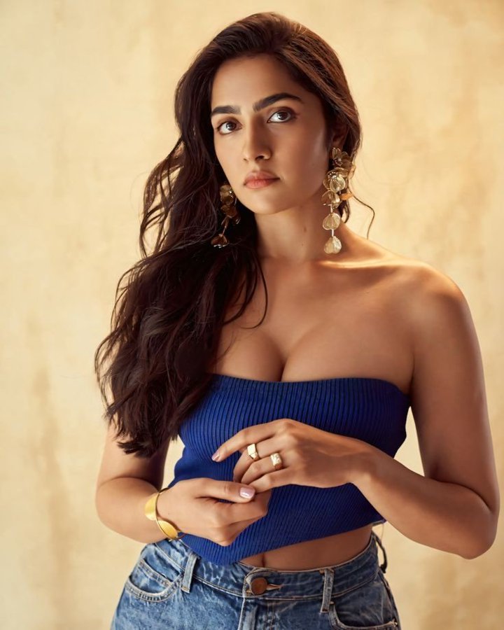 G7ecxmEakAAnXl5?format=jpg&name=900x900