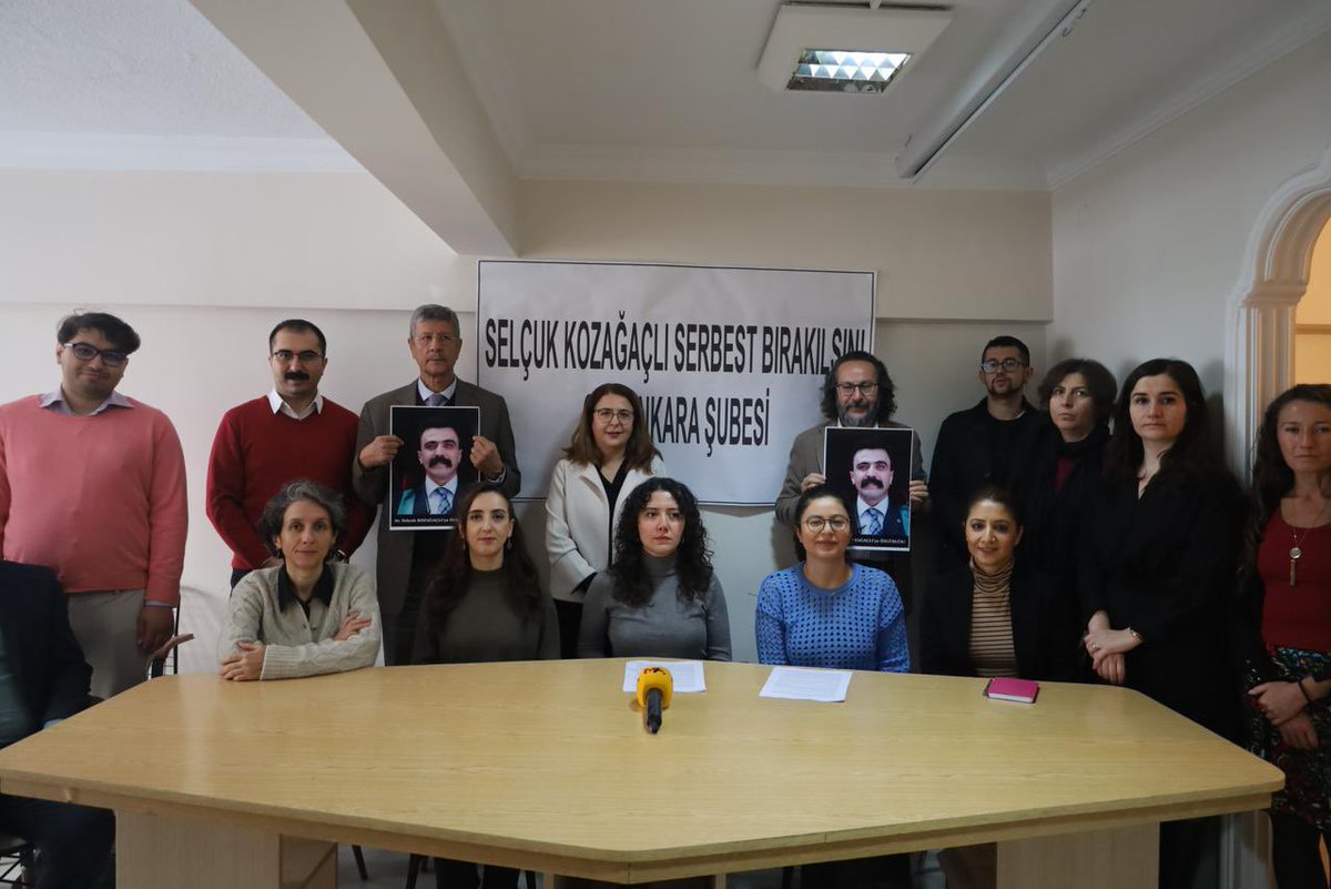 Onursal Başkanımız Selçuk Kozağaçlı 16 Nisan 2025 tarihinde tahliye edildikten sonra koşullu salıverilme kararının itiraz üzerine kaldırılması ile yeniden tutsak edildi. 

İdari Gözlem Kurulu’nun bir sonraki değerlendirme tarihi tam 9 ay sonra olarak belirlenmişti. 

Bu