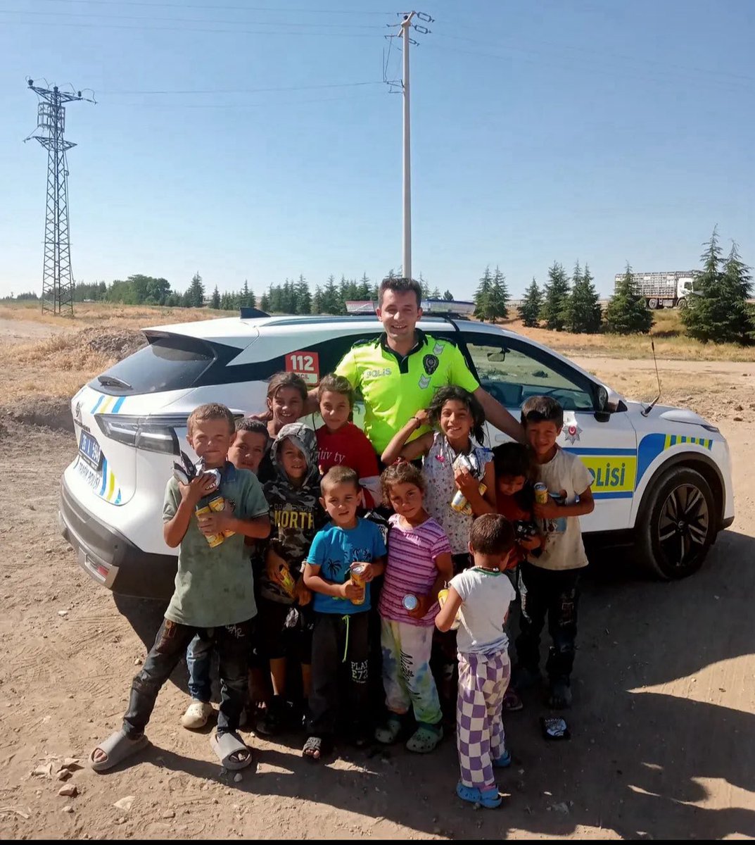 Eli kanlı terörist değil bu evlat, vatan evladı!

Açığa neden aldınız böyle bir polisi <a href="/EmniyetGM/">Türk Polis Teşkilatı</a> ⁉️

#OnurSenerYalnızDeğildir