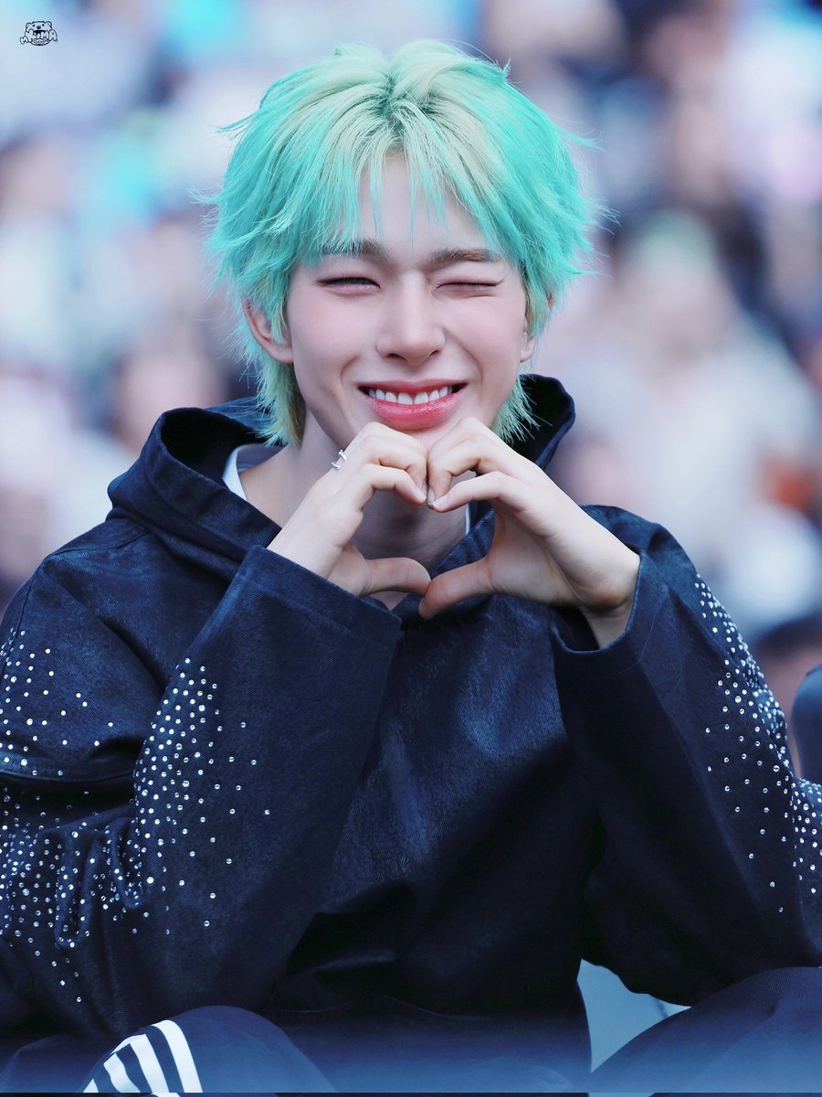 251206 AAA BEST NEW ARTIST 🎉 😉 #NEXZ #넥스지 #ネクスジ #TOMOYA