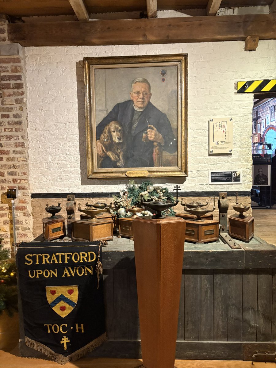 Heartwarming and a lovely surprise to see the TOC H Standard for Stratford-upon-Avon my hometown on display here at Talbot House - Every man's club for the 110th Birthday of the old white house in Poperinge.

Happy Birthday TOC H, Tubby your legacy lives on…