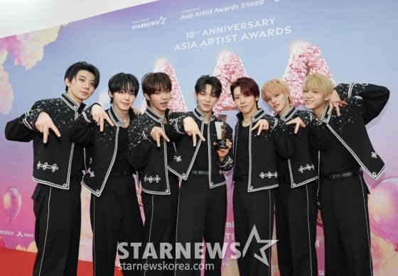 sportalkorea's tweet photo. 🌟251206 아홉 AHOF
📸 Photographed by 스타뉴스
#AHOF #아홉 #アホプ
#AAA2025 #AAA2025_KAOHSIUNG 
#AAA_10th #베스트뉴아티스트상 https://t.co/eSQOl4K3l6