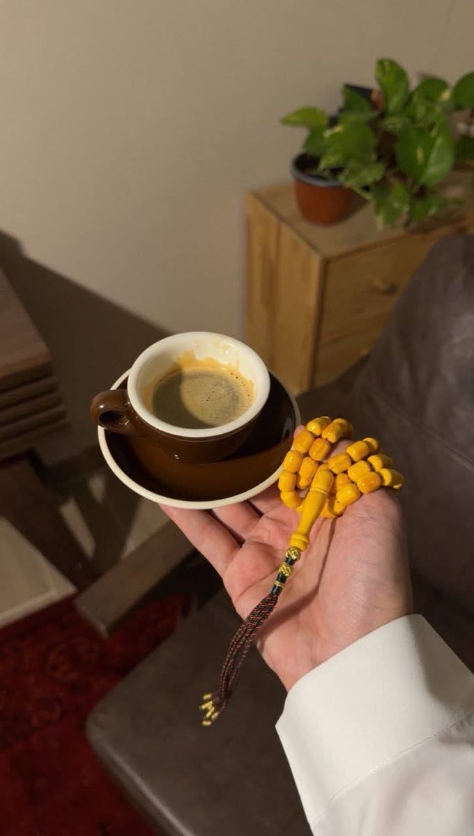 ڪل لحظۃ تجي فيها «محاسـن ﺎلصـدف
          يتعب ﺎلو۫ۧقـت من تو۫ۧثيق لحظـاتهـا..☕♥️