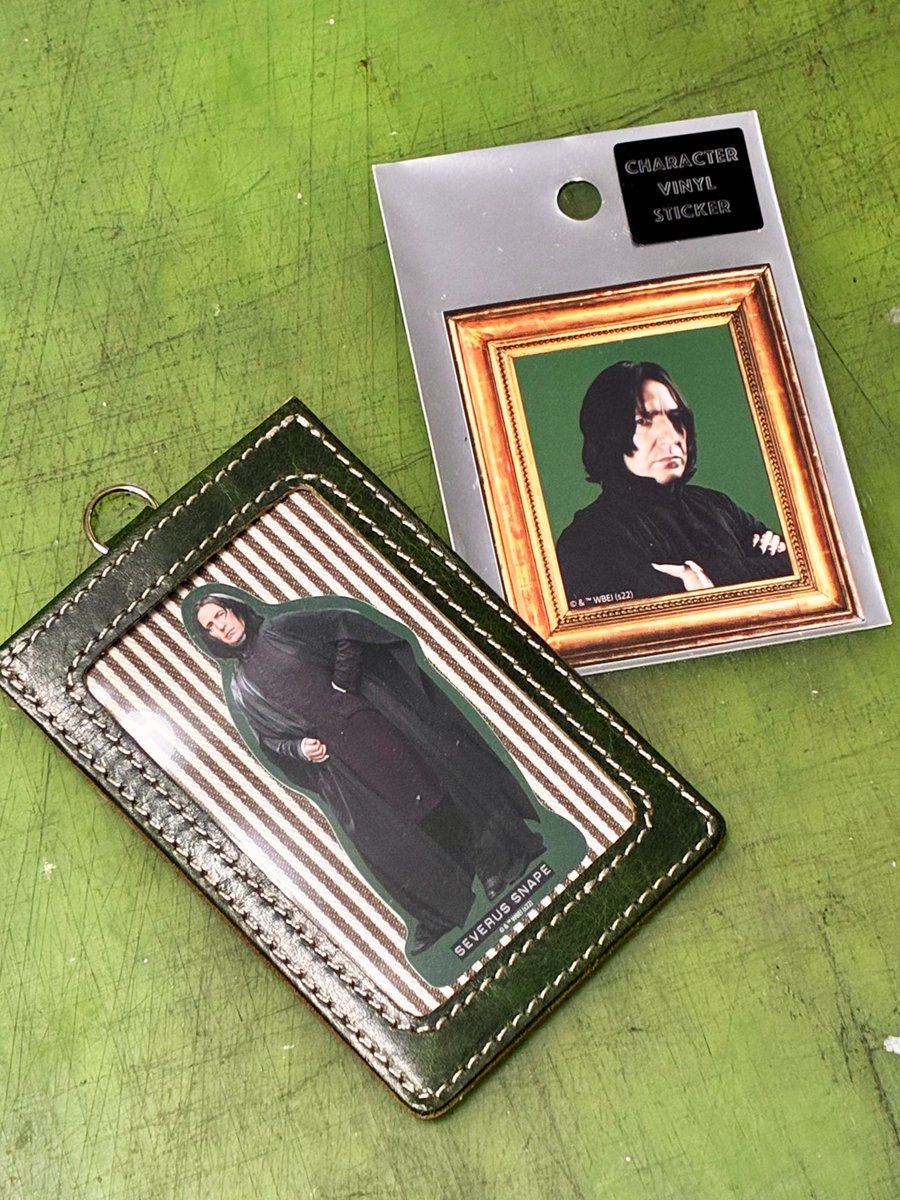 高級牛革で「推し専用ケース」を作りました✨
ステッカーやカードを入れて持ち運べますが、それが恥ずかしい場合は、パスケースとしても使える大人向けです😆
セレブな友人の誕プレとして作りましたが、需要あるんじゃない⁉️と言われました(笑)
#誕生日プレゼント
#推し活
#スリザリンカラー