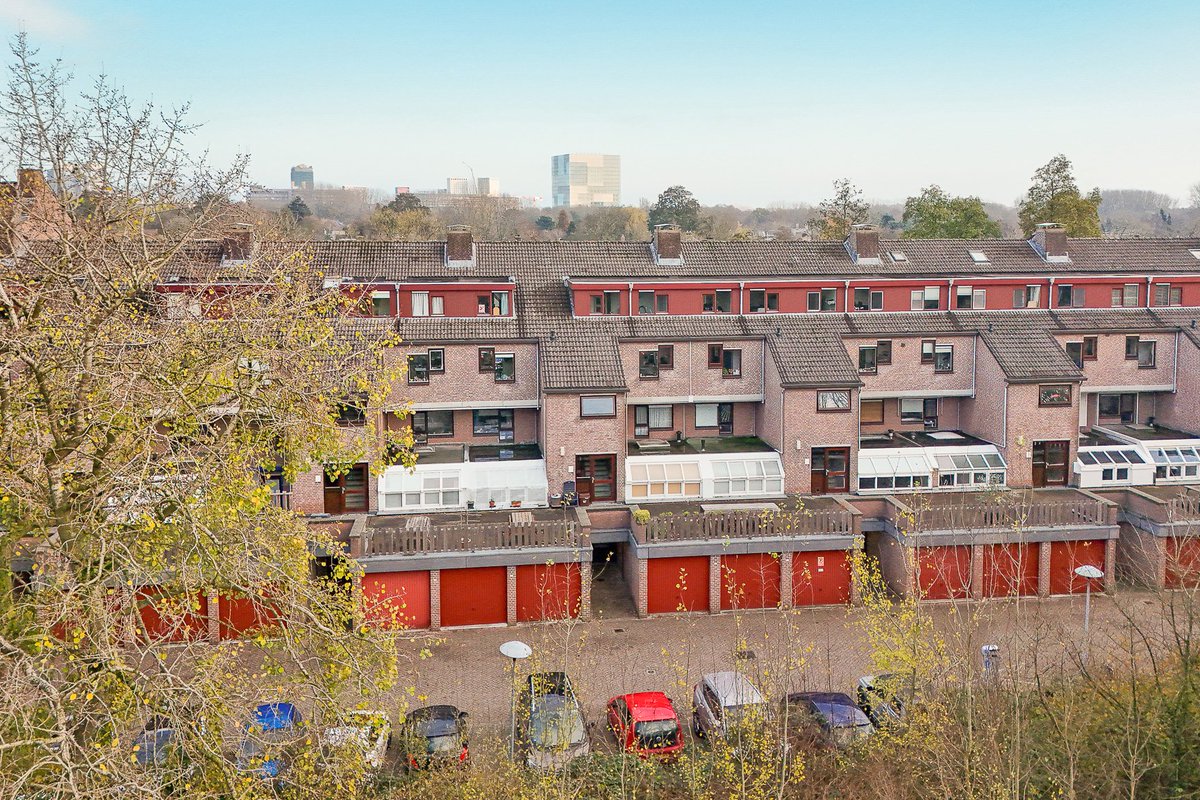 clemensdekorte's tweet photo. Te Koop Albert van Dalsumlaan 151 + 157 (garage) te 3584 HC  Utrecht.
Moderne, strak afgewerkte, 3 kamer maisonnette, direct klaar voor intrek, voorzien van doorgetrokken dakkapel, zonnig terras en garage.
Voor meer informatie ga naar https://t.co/WF5K4P2qeN https://t.co/Ln9DVhjVqP