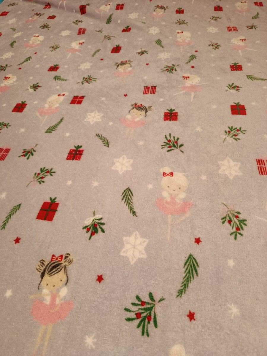 any54's tweet image. Nekünk meg úgyis alig volt takarónk, hát gyorsan beszereztünk egyet. Igazából nem is takaró, hanem csak egy paplanhuzat, viszont nálunk mégsem az lesz a funkciója. Takaró lesz és kész.