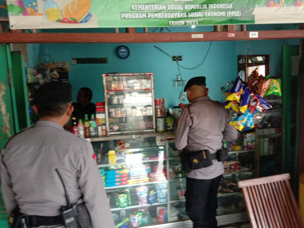 PiyunganPolsek's tweet photo. Dalam rangka menjaga situasi kamtibmas wilayah piyungan tetap aman dan kondusif, anggota unit samapta polsek piyungan di pimpin Aiptu Tri Purnomo melaksanakan patroli siang (6/12/2025)
#polriuntukmasyarakat
#patroli
#samapta
#presisi
#polsekpiyungan https://t.co/93nmkV74t9