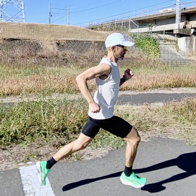 F_shokai_RC's tweet photo. ASICS Magic Speed 5は
新素材FF LEEP 搭載だけど
ふわふわではなく
37.5mmのスタックハイトは
前作よりも薄底っぽさがある
厚底が苦手なランナーにピッタリかも
#asics #magicspeed
#厚底が苦手 https://t.co/QHh4WsG0oe