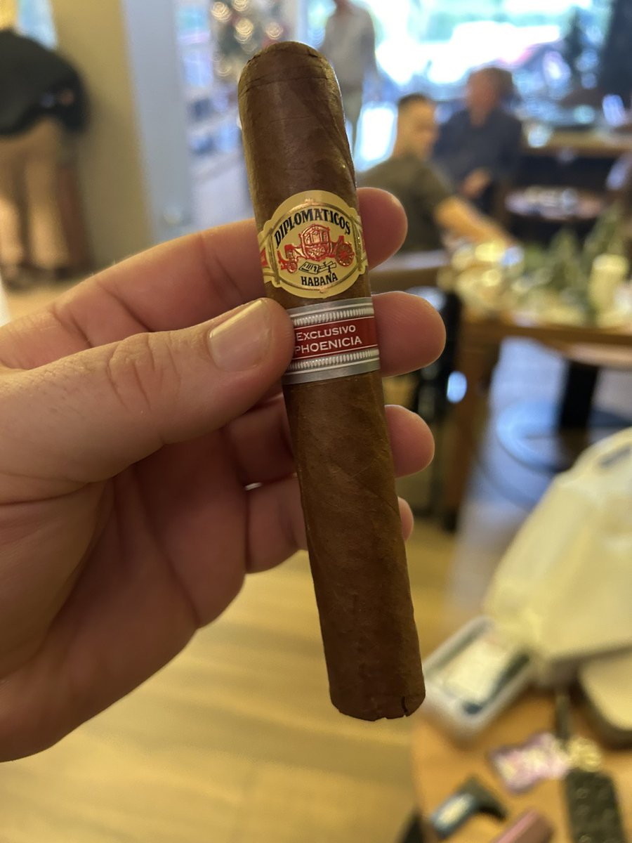 ldncigarsmoker's tweet image. This place is a must visit if you are in #Limassol #Cyprus - it’s the La Casa Del Habano out here and what an opportunity to sample one of these Diplomaticos cigars 🙏