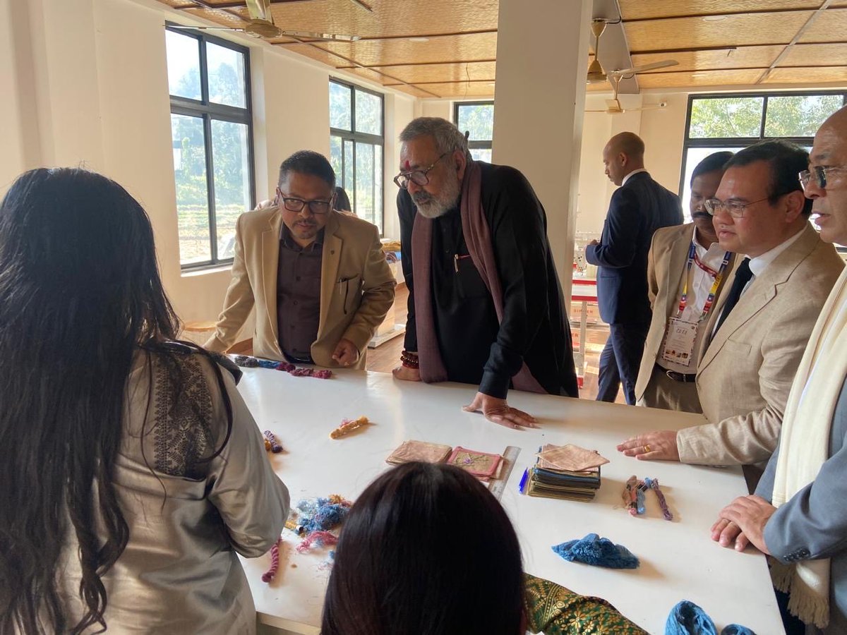 PIBShillong's tweet photo. Union Minister of @TexMinIndia Shri @girirajsinghbjp  inaugurated the Integrated Textile &amp; Tourism Complex in Ri Bhoi today cutting the ribbon at the Retail Plaza &amp; Eri Centre. 

He also interacted with artisans &amp; weavers along with state officials &amp; dignitaries 🇮🇳
@MeghalayaGov https://t.co/oVlPGlxHMp