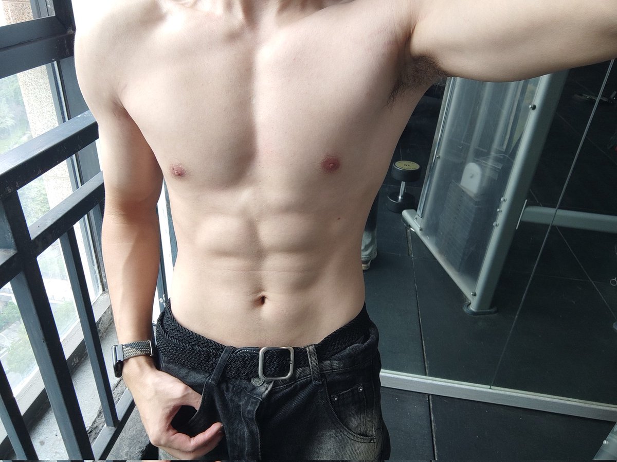 zzzz4t's tweet photo. 还有多久胸才能变大 https://t.co/03FSwBzR7g