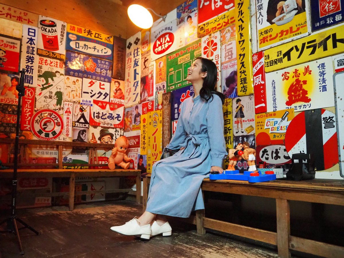 扉をくぐった瞬間から、がらりと変わる空気。駄菓子屋、ブリキの