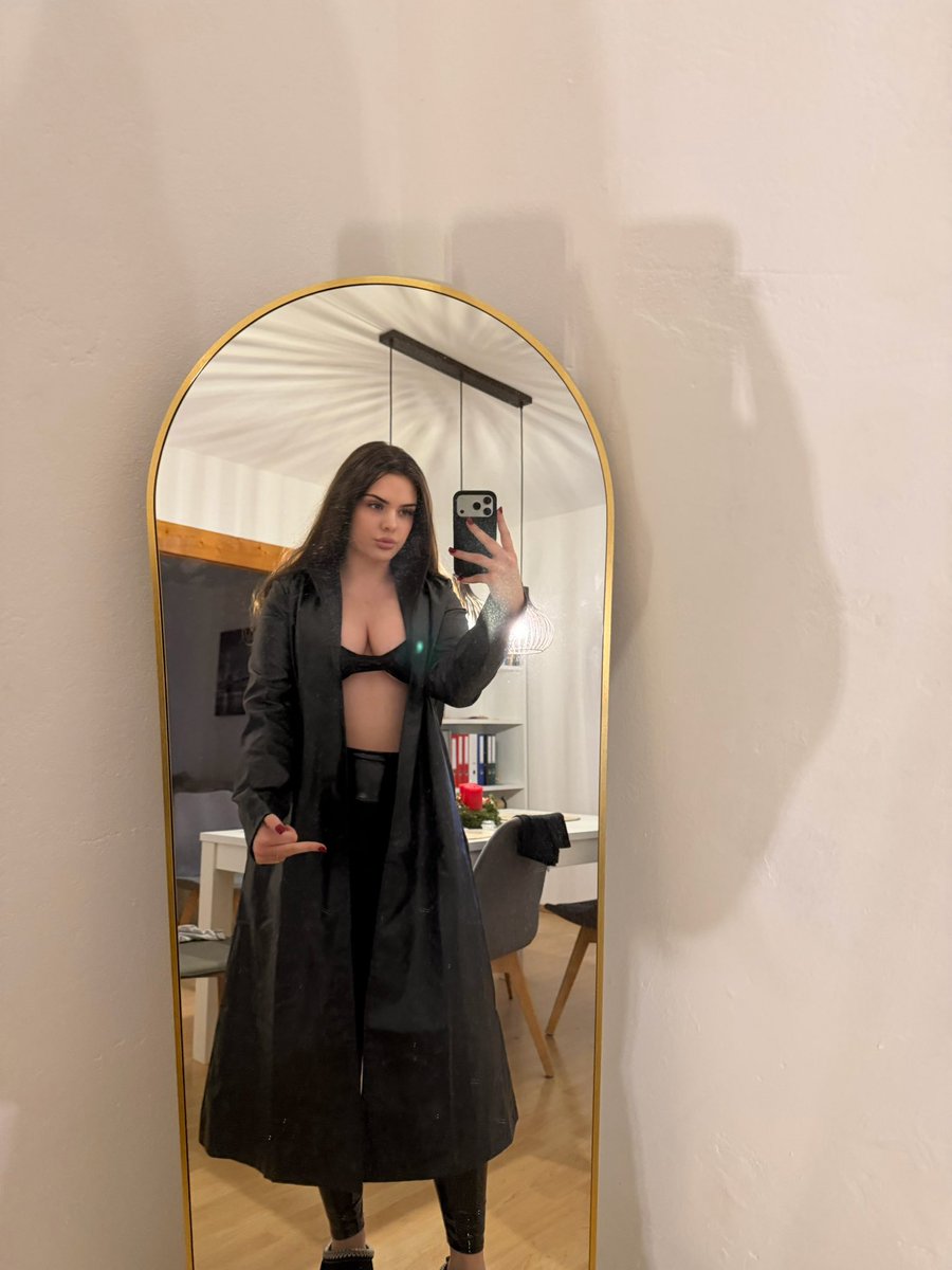 Gottenlea's tweet image. Inhale for 7 seconds, hold your breath for 5, 4, 3, 2, 1… keep breathing. Popperssl!t🤭