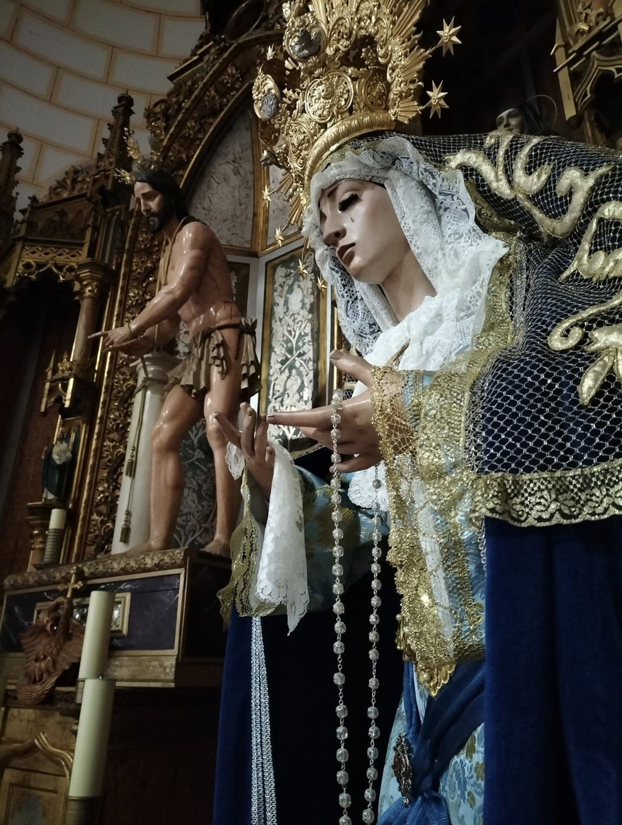ADVIENTO I Ntra.Sra. del Mayor Dolor luce vestida con los colores Inmaculitas para el mes de Diciembre y la Solemnidad de la Inmaculada Concepción.
Estrena fajín de Estado Mayor donado por nuestra hermana María del Carmen Nicasio García.