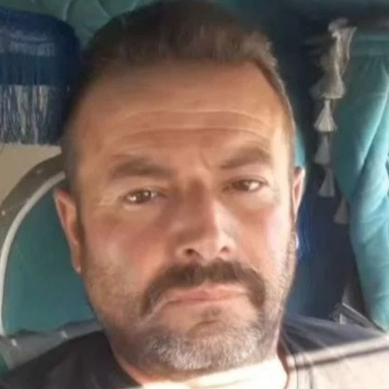 Kahramanmaraş Afşin'de, işten çıkarıldığını ve belediye çalışanları tarafından darp edildiğini söyleyen 5 çocuk babası Nuh Mercimek canlı yayında kendini ateşe verdi.

Belediye önünde kendini ateşe veren vatandaş hayatını kaybetti.