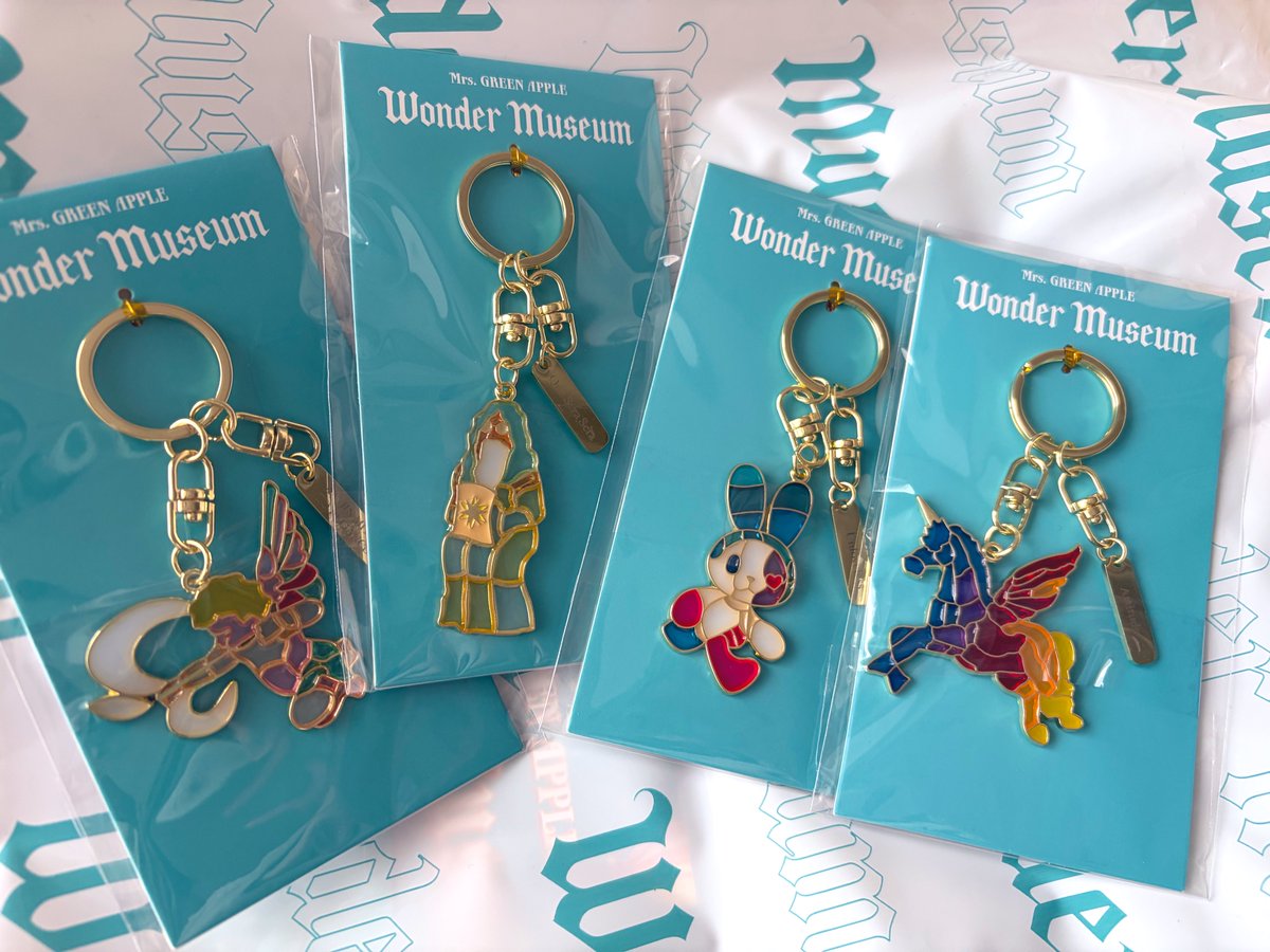 結局ステンドグラスキーホルダー全種類買っちゃった。 可愛い🥹