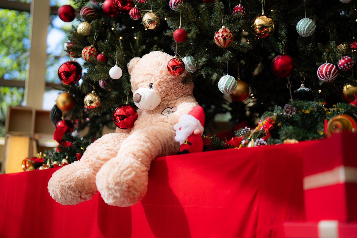 今日は #クリスマスツリーの日🎄 グランカフェ横の巨大なツリー