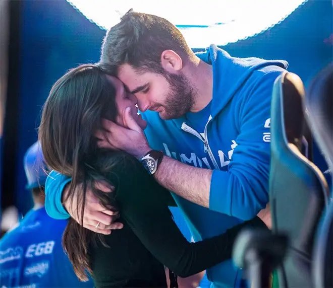 FalleNCS's tweet image. Doing brand new work same spirit by side 🍀