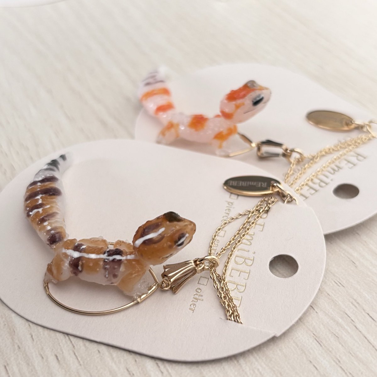 【#クリエーターズマーケット #お品書き】
No.53 #ニシアフリカトカゲモドキ #ネックレス

＊お取り置き・カラー等指定作成ご希望は公式LINEから(詳しくはピン留め📌投稿ご覧ください)

＊日時＊
12月13(土)14(日) 11:00〜18:00

＊REmiBEBEブース＊
ポートメッセなごや　2号館　M-919