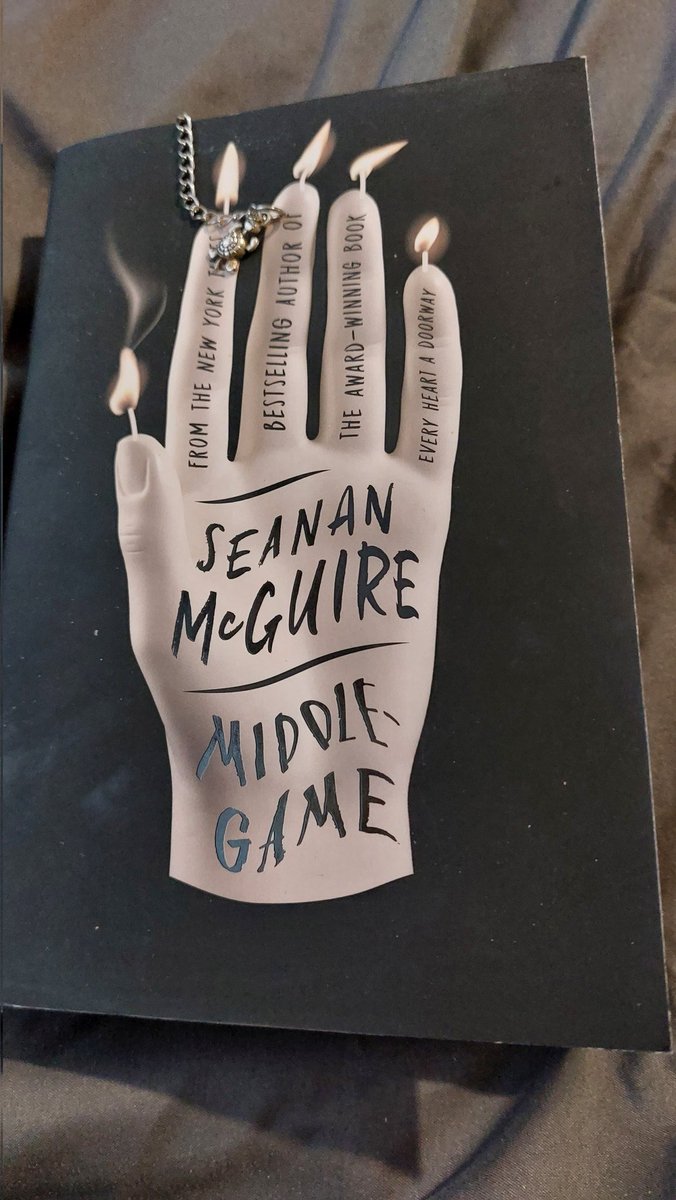 Lizzy11268's tweet image. Happy Weekend TwitterX friends.
Back to work on Monday after a week's post op recovery. Looking forward to it, I'm a bit stir crazy! So this weekend I'll mostly be reading. These are the 4 physical books I'm #currentlyreading What are you reading? #booktwt