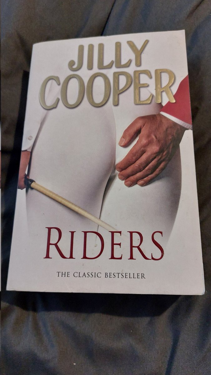 Lizzy11268's tweet image. Happy Weekend TwitterX friends.
Back to work on Monday after a week's post op recovery. Looking forward to it, I'm a bit stir crazy! So this weekend I'll mostly be reading. These are the 4 physical books I'm #currentlyreading What are you reading? #booktwt