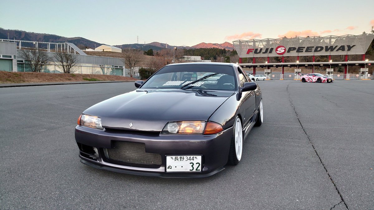 RoughGarage's tweet photo. #超日産博
#超日産博2025

超日産博お疲れ様でした
格好いい車いっぱい見て
勉強させて頂きました

合わせて32もプチリメイク

・ボディ磨き
・純opバンパー凸カット
・ナンバー移設
・ウレタンリップ

今年のイベント参加は終了！
来年はもっとカッコ良くするぞ💪 https://t.co/E5BiqnRywR