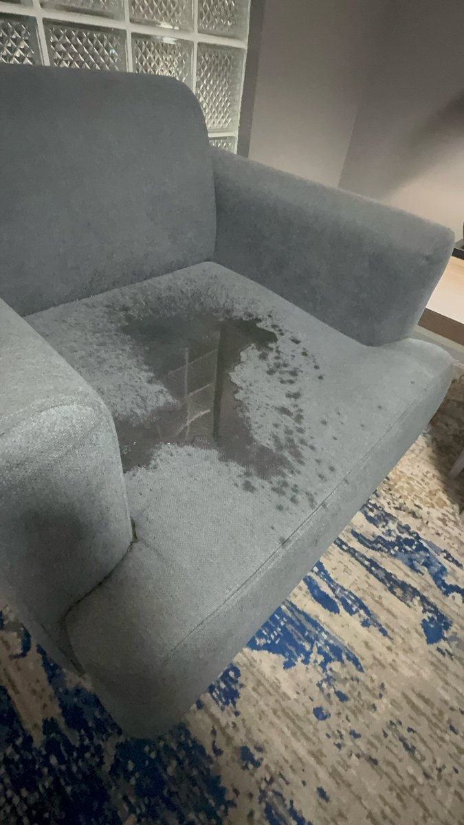 PB8marks's tweet image. The sound of piss hitting fabric like this is 😈😈😈

#piss #gaypiss #pissmarking #pissanywhere #pisstrashing #pisswhereyouwant #hotelpiss