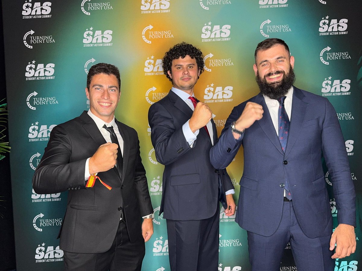 Los ultraderechistas Jaime Hernández Zúñiga, Santiago Aneiros y Pablo González Gasca de la organización neonazi juvenil 'Revuelta' de VOX han sido denunciados por estafa y desvío de los fondos recaudados para las víctimas de la DANA. Aprendiendo de la mafia desde jóvenes.