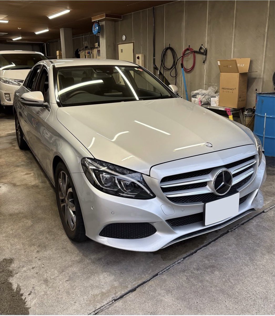Ks_style0008's tweet photo. 🔸厳選中古車情���🔸
W205 C200になります🙇♂️✨
普段乗りにはめちゃくちゃいい車両です😊✨
何と距離は1万キロ以内‼️‼️‼️
なので‼️www
AMG仕様にして、ホイールも変えちゃいます😊✨
気になる方はDM下さい😆
#ksstyle#ケーズスタイル#w205 #w205amg #w205amgc63 #メルセデス https://t.co/6dvBjGY09n
