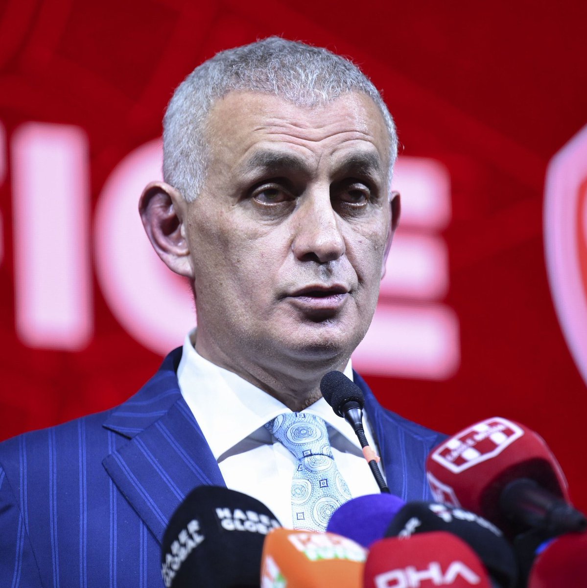 TFF Başkanı İbrahim Hacıosmanoğlu;

 "Bunlar köpeksiz köy bulmuşlar çomaksız dolaşıyorlar. 

Bunun başka bir açıklaması yok. Döner dönmez herkesle hesaplaşacağım. Gerekeni yapacağım"