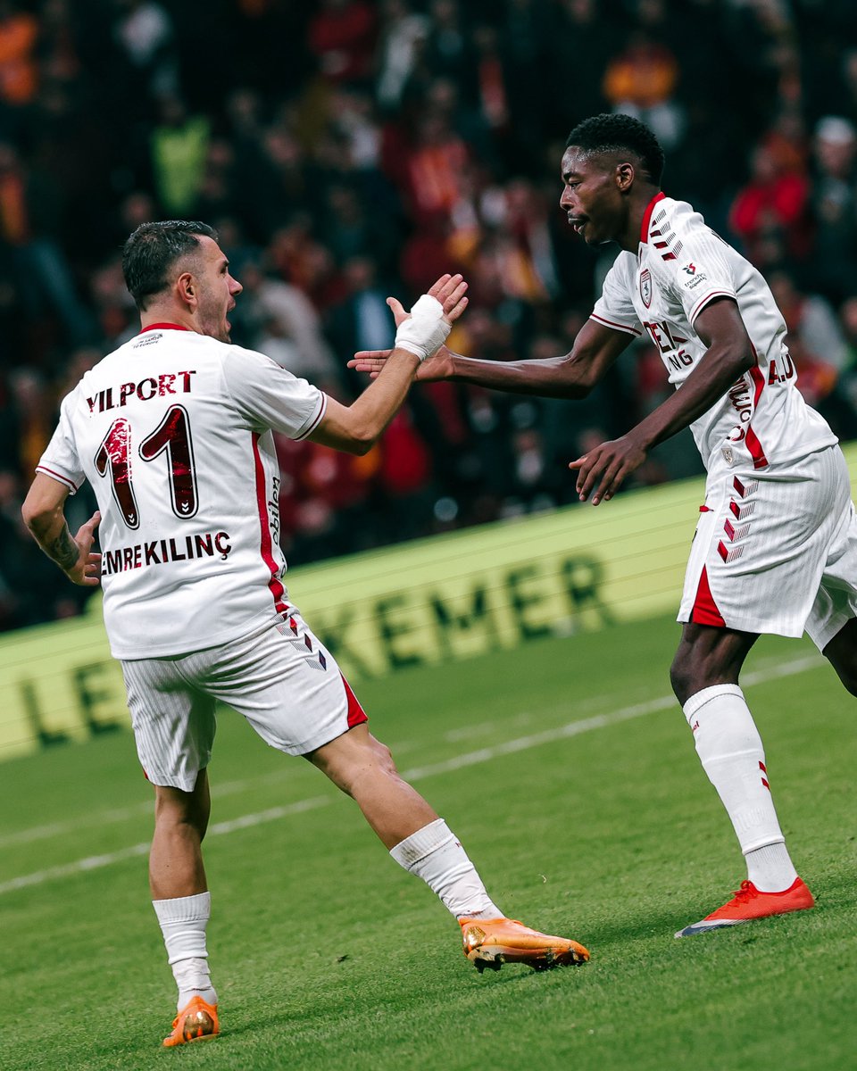 Samsunspor's tweet photo. Takımımızdan gurur duyuyoruz.

Mücadelemizden gurur duyuyoruz.

Her zaman, her yerde, en büyük Samsunspor! ❤️🤍

#Samsunspor #AtatürklüArma https://t.co/PeYBfZsBfR