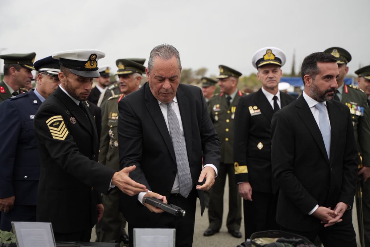 Τελέστηκε σήμερα ο επίσημος εορτασμός του Προστάτη του Ναυτικού, Αγίου Νικολάου.  Στον χαιρετισμό που εκφώνησε ο Υπουργός Άμυνας <a href="/PalmasVasilis/">Vasilis Palmas</a> συνεχάρη το προσωπικό του Ναυτικού για τη διαχρονική προσφορά του και επισήμανε οτι η ιστορία του Ναυτικού της @NationalGuardCy είναι