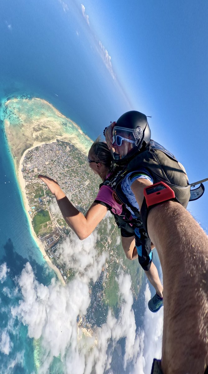 Welcome to Zanzibar! 🌴Ready to turn your vacation into an unforgettable adventure? Tandem skydive with professional instructors awaits! 🪂 Land on the soft white sands of Kendwa Beach

#skydivezanzibar #zanzibaractivities #zanzibarexcursions