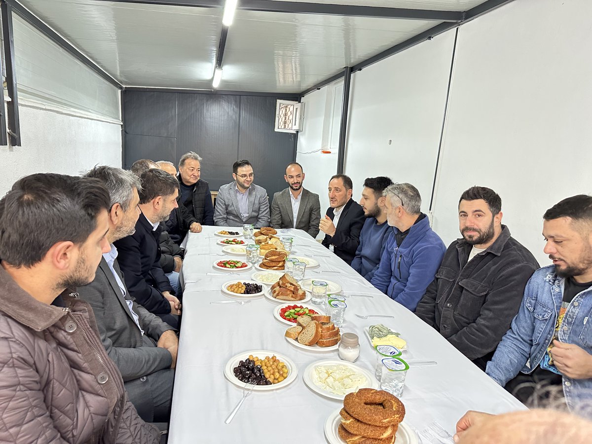 Fevzi Çakmak Mahallemizdeki esnafımızla kahvaltı programında bir araya geldik.

Milletvekilimiz <a href="/yahyacelik_/">YAHYA ÇELİK</a> , İlçe Başkanımız <a href="/Sarikaya0zer/">Özer Sarıkaya 🇹🇷</a> , İlçe Gençlik Kolları Başkanımız <a href="/BostanciEmin/">Emin BOSTANCI</a> ve Yönetim Kurulu Üyelerimizle birlikte esnafımızın talep ve önerilerini dinledik,