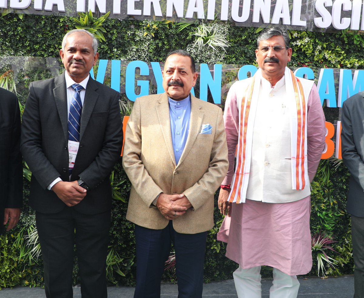 Arrived at #Panchkula for #IISF2025 to a warm welcome by senior fraternity from academia and science, national office bearers of Vigyan Bharati, as well as officials from the Central and State Governments.