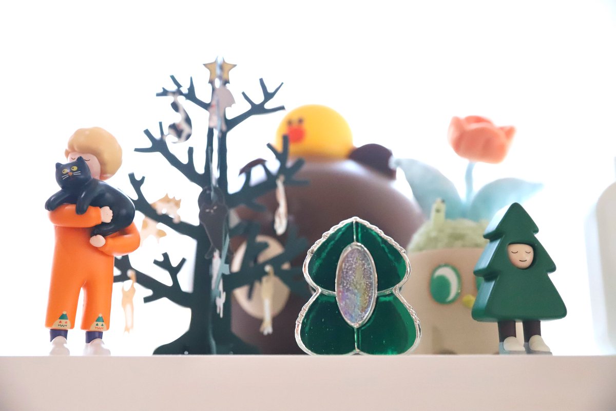 흐흐 너무 예뻐-💚
알티 이벤트 당첨되서 온 무릇 스테인드글라스의 트리 오브제 🌲🎄

트리 칭구 옆에 두었다 ㅎㅎ

예쁜 작품 보내주셔서 감사합니다-☺️☺️