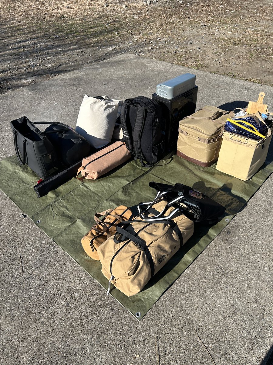 pobuoblog's tweet photo. 今日も良い天気！

それにしても、
今回はかなり荷物絞ったのにこの量…

バイクでキャンプできる人は
何が��うなっとるんや…

いつかはやってみたいけどなぁ😶‍🌫️

#ソロキャンプ https://t.co/ZxyGRqrvyz