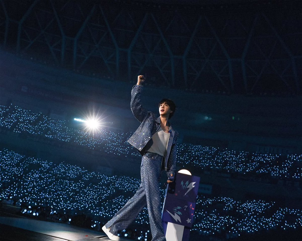 BTSJIN_MY's tweet image. 251206 WOOTTEO INSTAGRAM (1)

"Full of memories 
Filled with laughter 
Memories like gifts 
I was happy because of you"

🔗: instagram.com/p/DR6vk2fkhN9/…

#RUNSEOKJIN_epTOUR_ENCORE
#Jin_TOUR_ENCORE #JINDAY