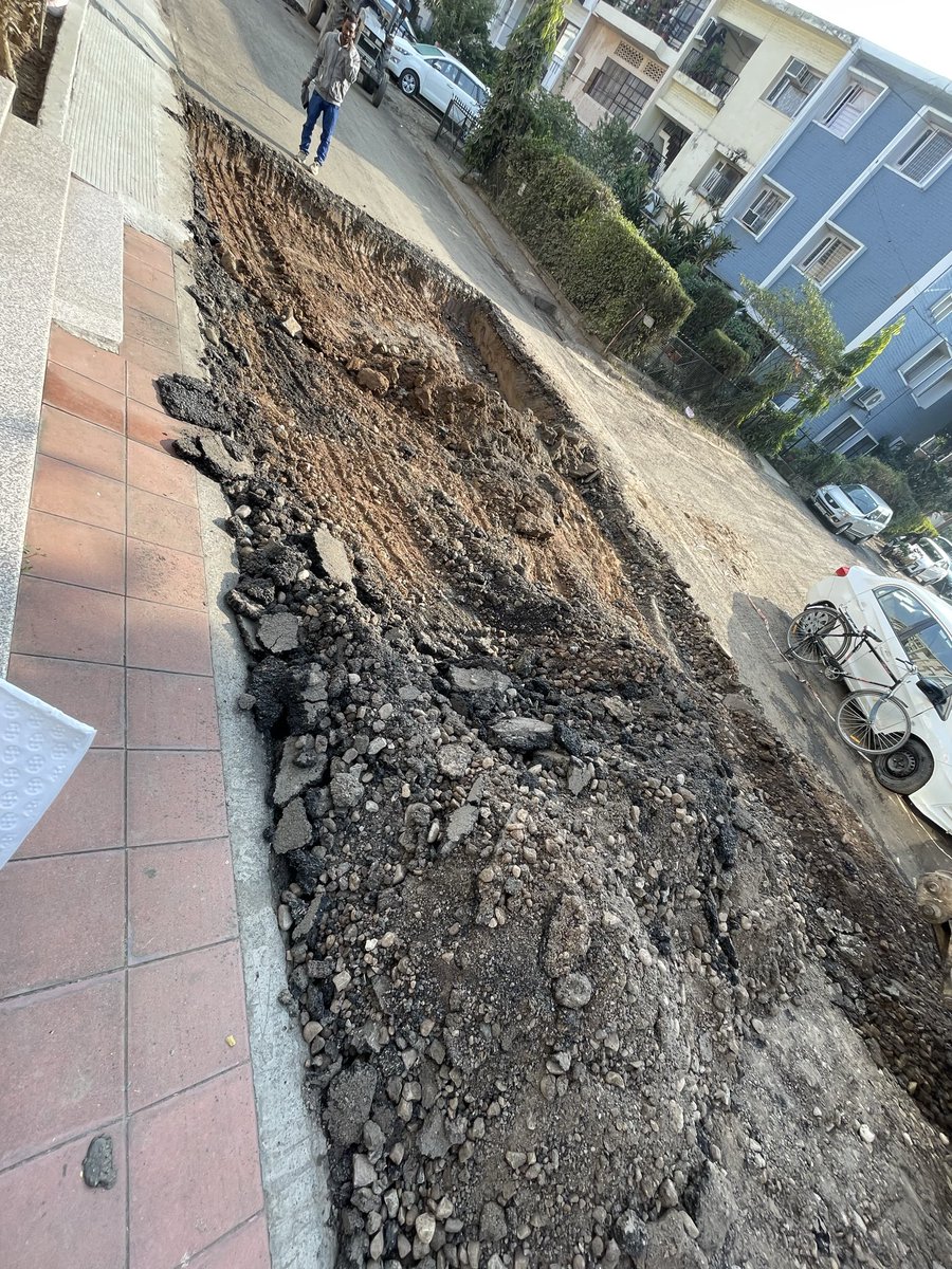 Js_pinder's tweet image. Welcome to sector 27-D Chandigarh! Where it takes months to build roads and citizens are harassed due to the dust pollution. Repair work takes several months and the living conditions are unbearable due to dust pollution. @BJP4Chandigarh @INCChandigarh @MCChandigarh @hkbabla