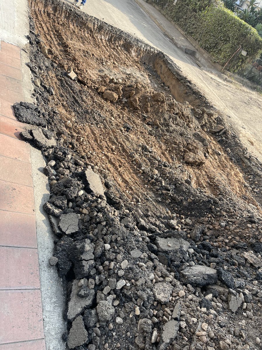 Js_pinder's tweet image. Welcome to sector 27-D Chandigarh! Where it takes months to build roads and citizens are harassed due to the dust pollution. Repair work takes several months and the living conditions are unbearable due to dust pollution. @BJP4Chandigarh @INCChandigarh @MCChandigarh @hkbabla