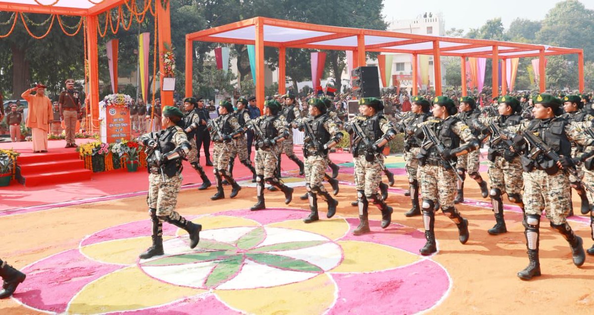 CMOfficeUP's tweet image. #UPCM @myogiadityanath जी आज उत्तर प्रदेश होमगार्ड्स के 63वें स्थापना दिवस के अवसर पर लखनऊ में आयोजित भव्य रैतिक परेड में सम्मिलित हुए। 

मुख्यमंत्री जी ने इस अवसर पर कहा कि होमगार्ड्स का अनुशासन, निष्ठा और त्याग हमारे समाज को सुरक्षित और संरक्षित बनाने में एक बड़ी भूमिका का