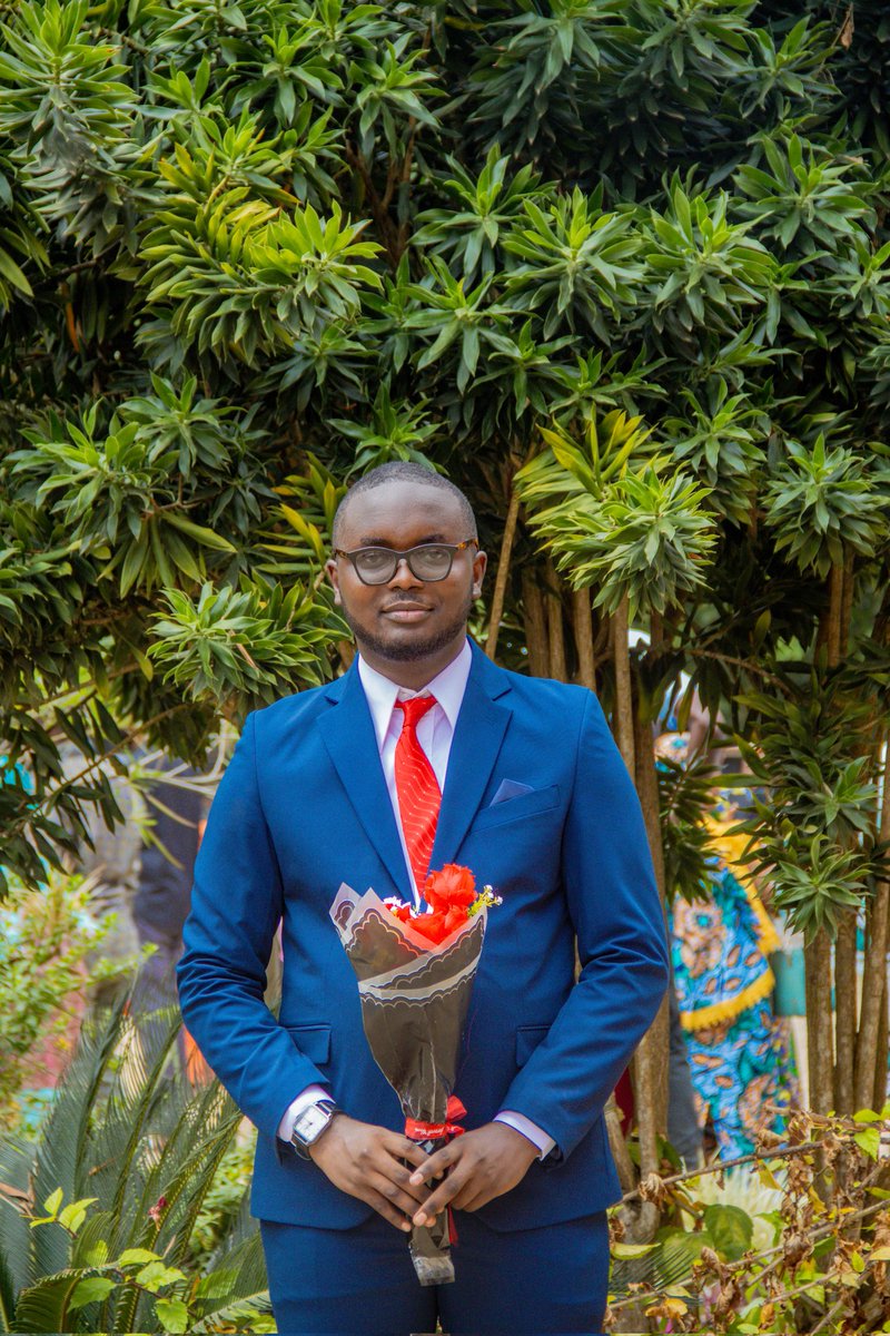👨🏾‍🎓