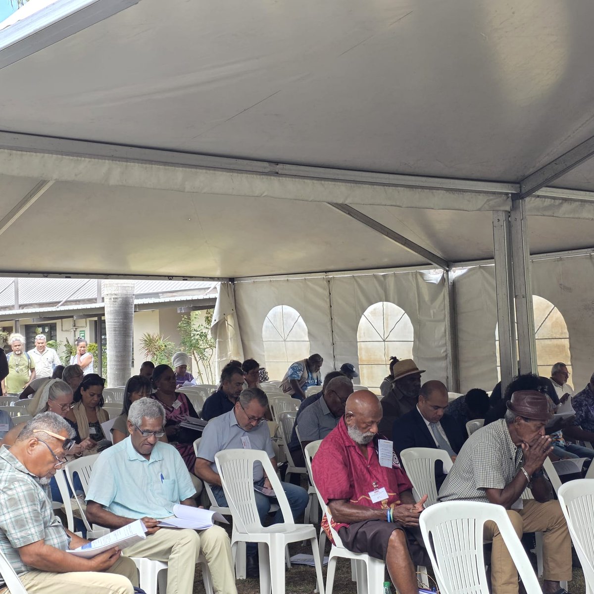 SenatCoutumier's tweet photo. C'était jeudi 4 déc 2025 - Restitution officielle du Livre Blanc des Quartiers Populaires de Nouméa et du Grand Nouméa à l'ensemble des institutions du pays, de l’État, et des partenaires, Document institutionnel adopté par les sénateurs le 21 nov 2025, #LeTravailSePoursuit https://t.co/pX7pM3LEr0