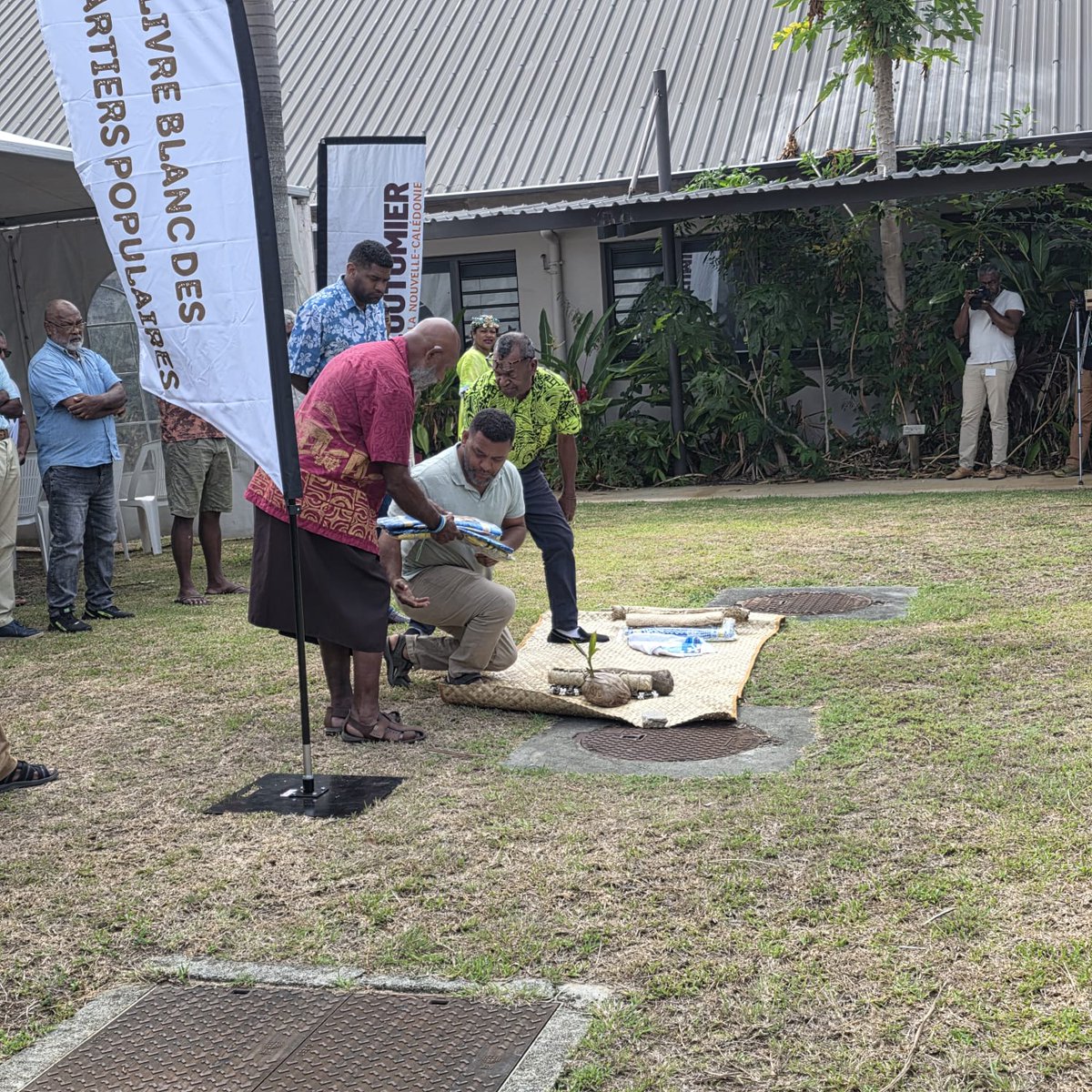 SenatCoutumier's tweet photo. C'était jeudi 4 déc 2025 - Restitution officielle du Livre Blanc des Quartiers Populaires de Nouméa et du Grand Nouméa à l'ensemble des institutions du pays, de l’État, et des partenaires, Document institutionnel adopté par les sénateurs le 21 nov 2025, #LeTravailSePoursuit https://t.co/pX7pM3LEr0