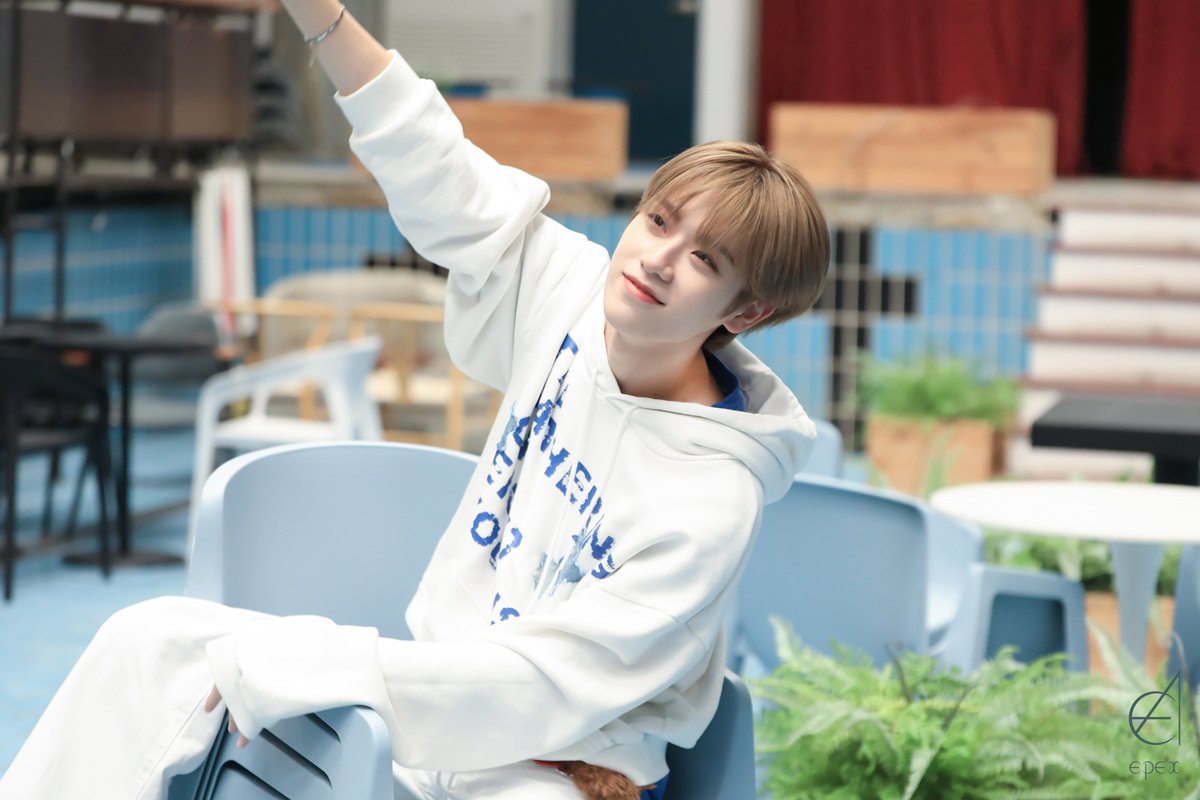 나흘 tweet media