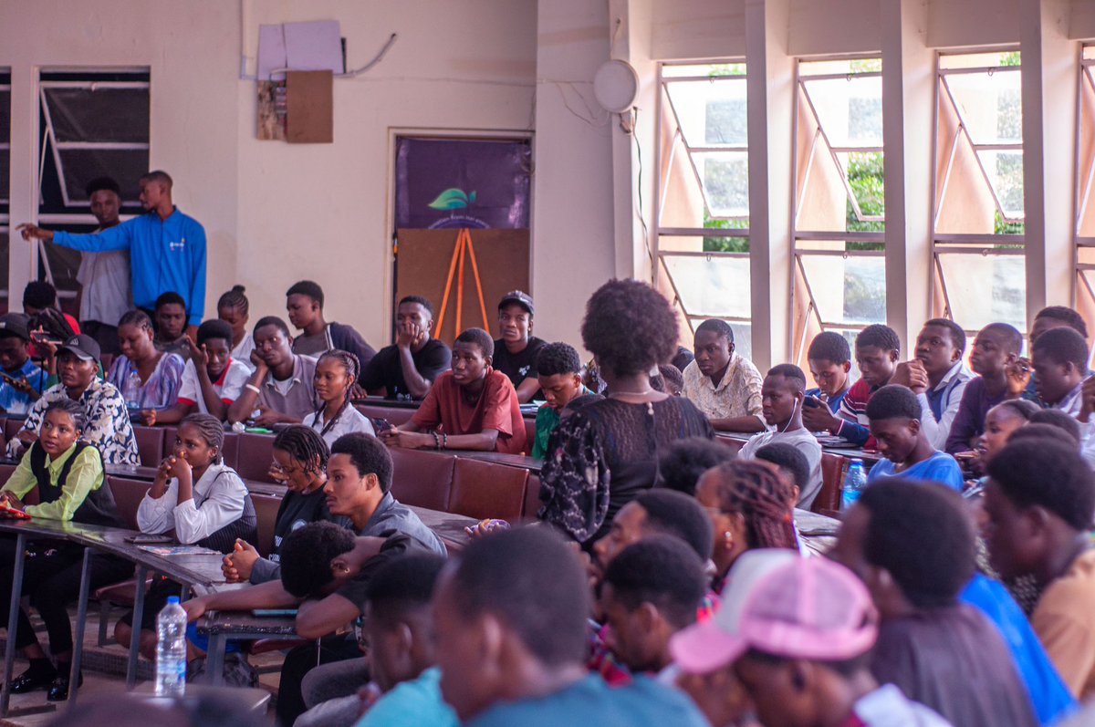 Leothevisionary's tweet photo. Earlier this week, @roqqupay hosted Blockchain Connect at UI,  a space created to show students how their Web2 skills can open real doors in Web3

Grateful to @roqqupay for the chance to lead this, and a big thank you to our speakers and everyone who showed up

See you all soon💙 https://t.co/Gg8pHBPCww